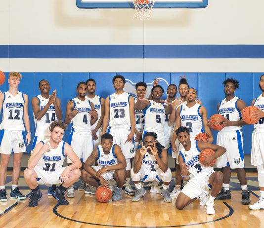 Group photo of the men's basketball team.