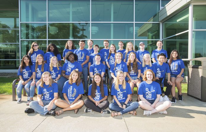 KCC's 2019 Gold Key and Trustee scholar students pose for a group photo on campus in 2019.