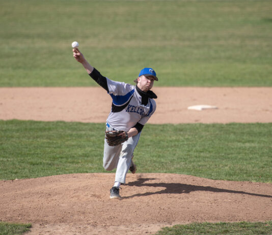 Mens baseball pitcher