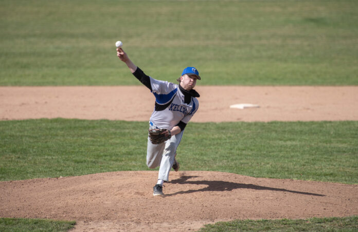 Mens baseball pitcher